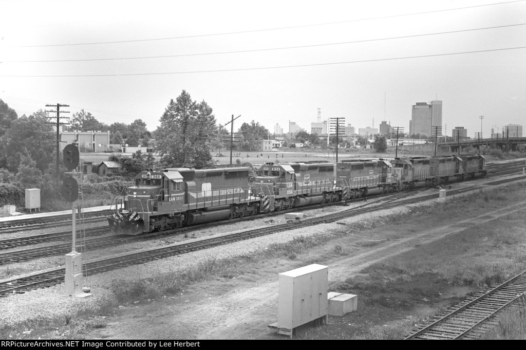 L&N 3611 leads the parade